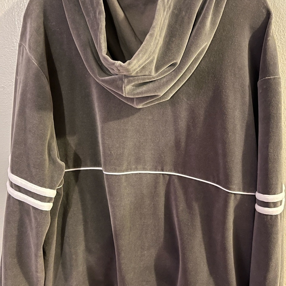 Sergio Tacchini mens velour track suit.